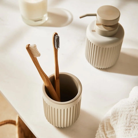 Porta-Sabonete Líquido em Cimento Cinza – Camicado