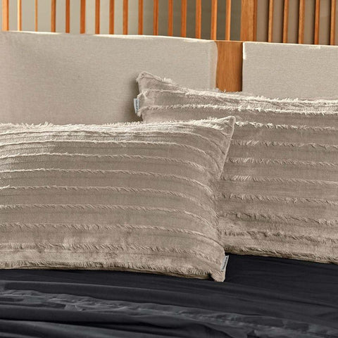 Porta-Travesseiro Plush Cinza Dove 50x70 – Altenburg